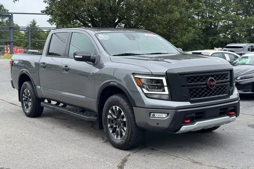2024 Nissan Titan PRO-4X photo 1