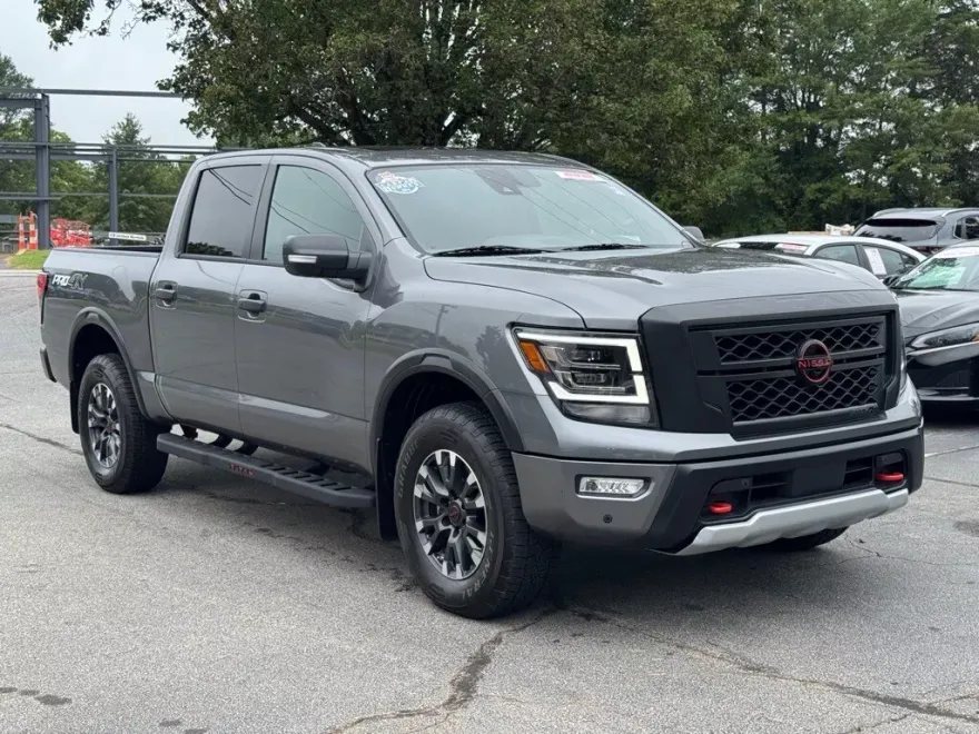 2024 Nissan Titan PRO-4X photo 1