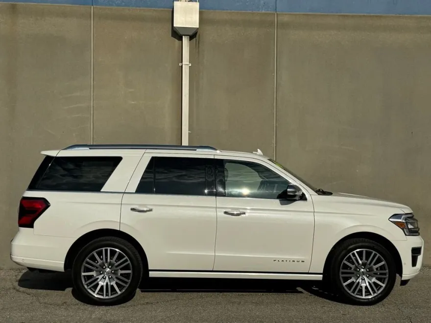 2022 Ford Expedition Platinum photo 1