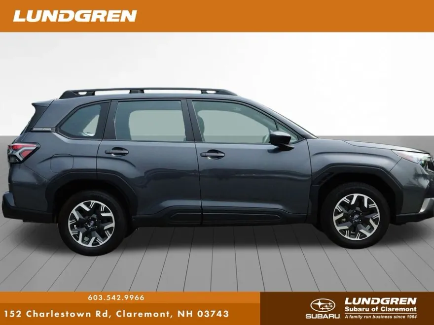 2025 Subaru Forester Base photo 1