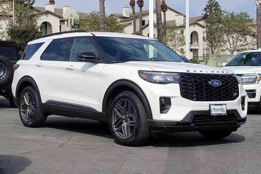 2025 Ford Explorer ST photo 1