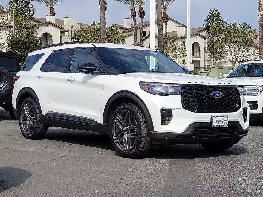 2025 Ford Explorer ST photo 1
