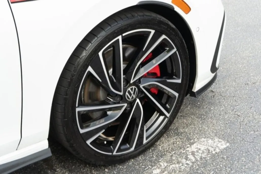 2024 Volkswagen Golf GTI Autobahn photo 1
