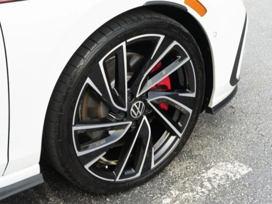 2024 Volkswagen Golf GTI Autobahn photo 1