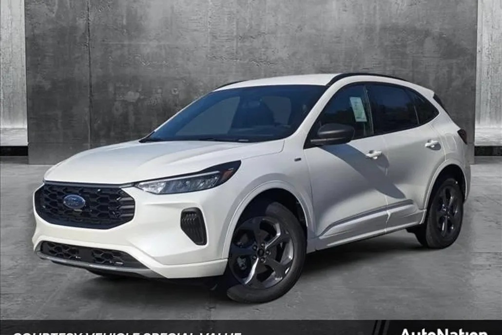 2024 Ford Escape ST-Line photo 1