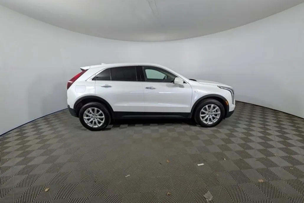 2023 Cadillac XT4 Luxury photo 1