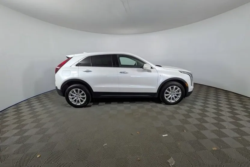 2023 Cadillac XT4 Luxury photo 1