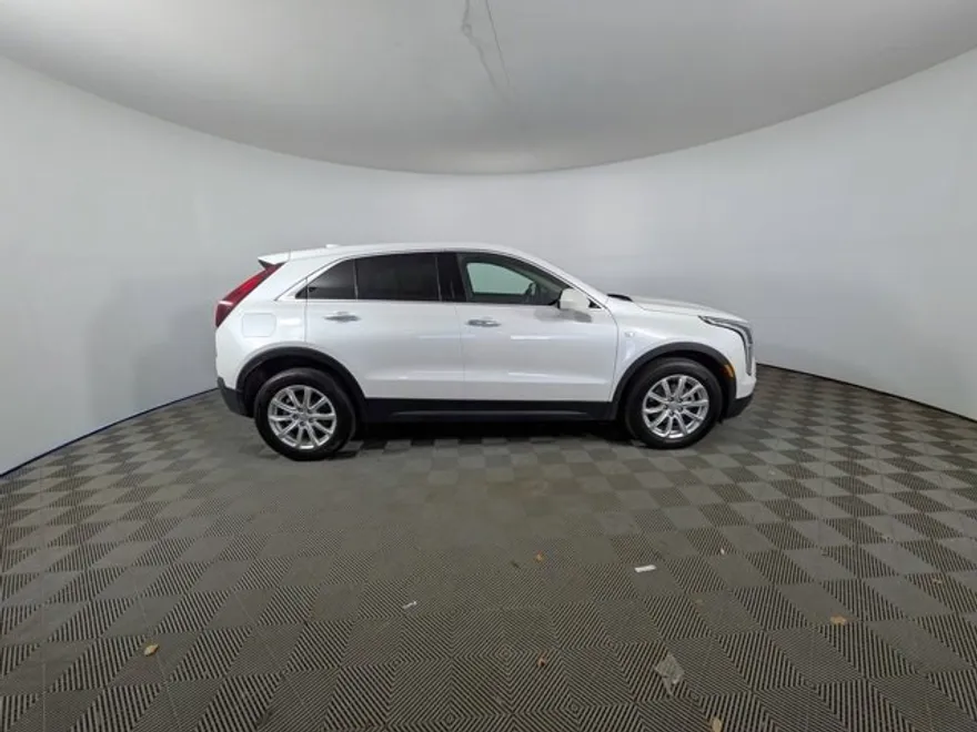 2023 Cadillac XT4 Luxury photo 1
