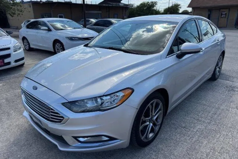 2017 Ford Fusion SE photo 1
