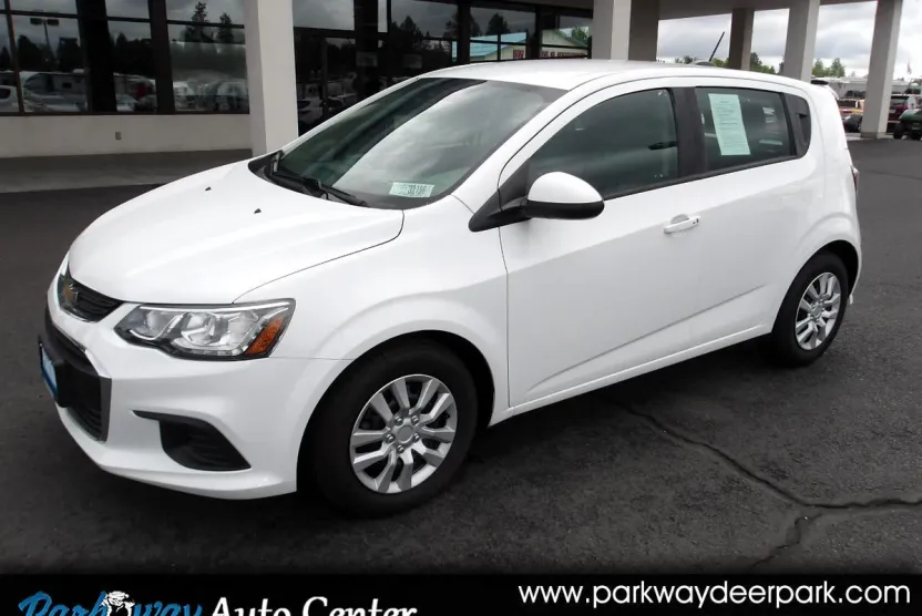 2020 Chevrolet Sonic LT photo 1
