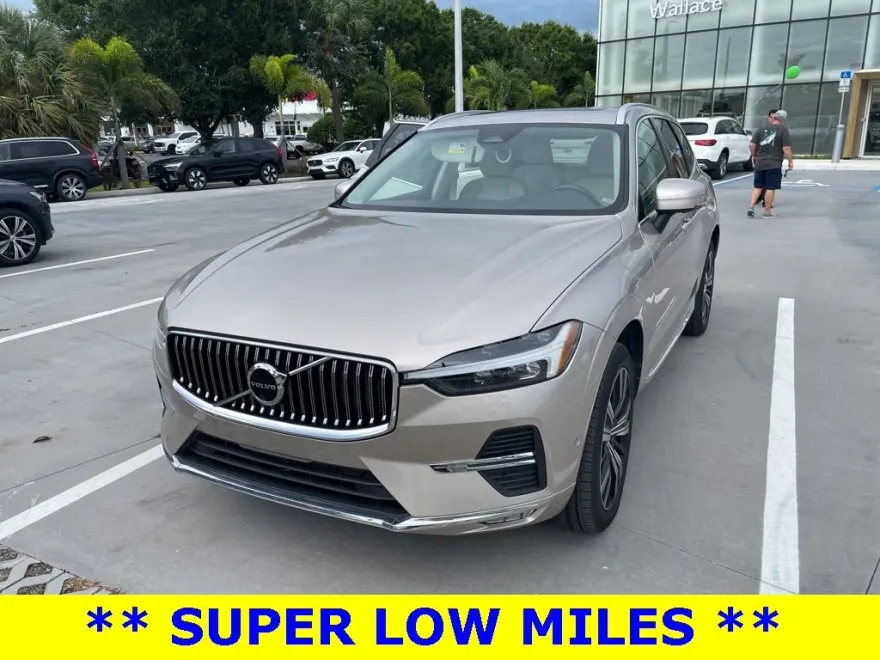 2023 Volvo XC60 B5 Plus photo 1