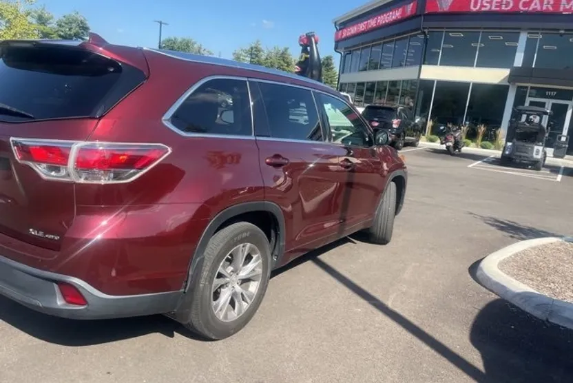 2015 Toyota Highlander XLE photo 1