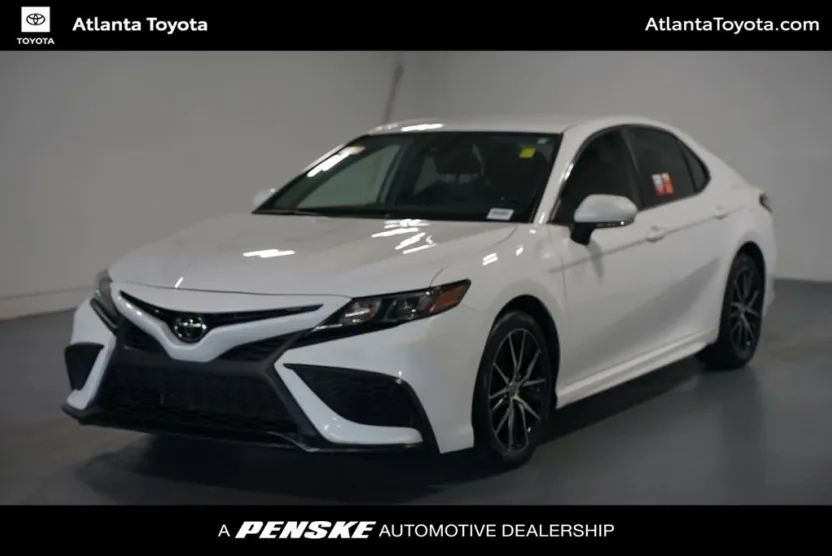 2022 Toyota Camry SE photo 1