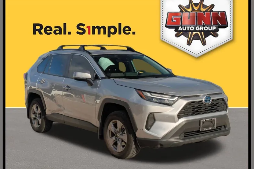 2024 Toyota RAV4 Hybrid XLE photo 1