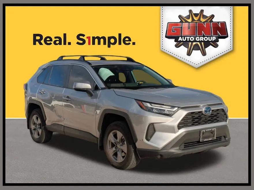 2024 Toyota RAV4 Hybrid XLE photo 1