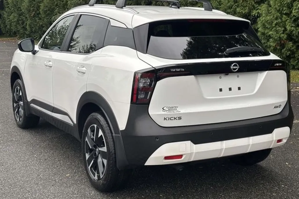 2026 Nissan Kicks SV photo 1