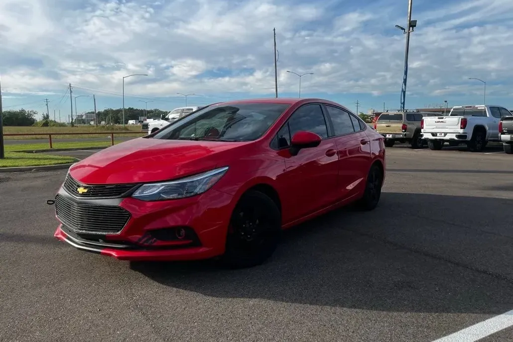 2017 Chevrolet Cruze LS photo 1