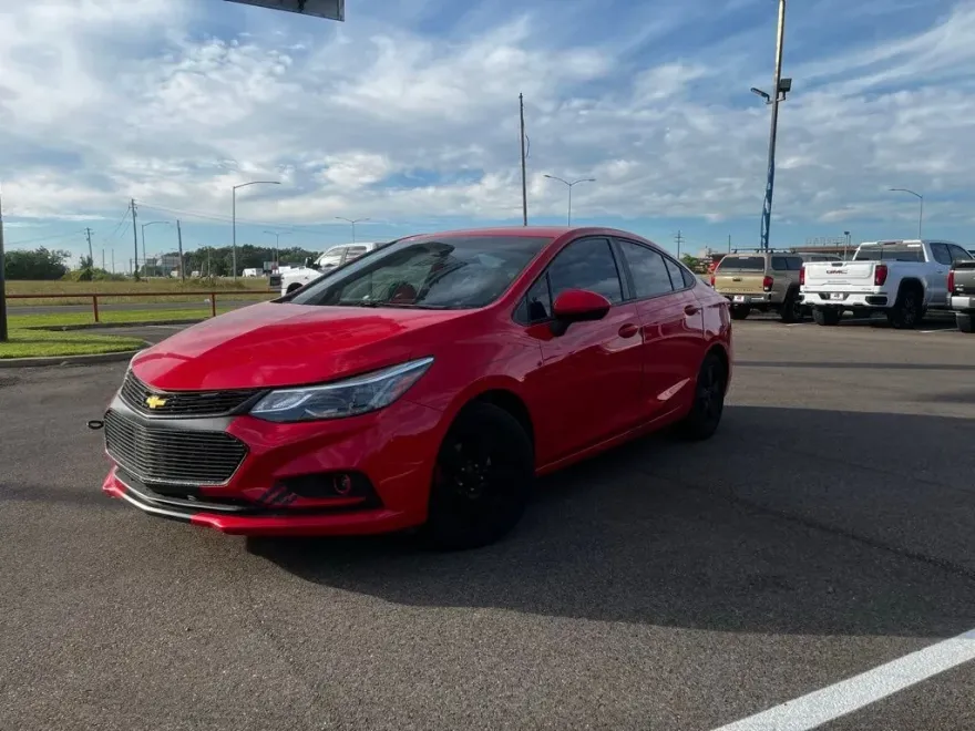 2017 Chevrolet Cruze LS photo 1