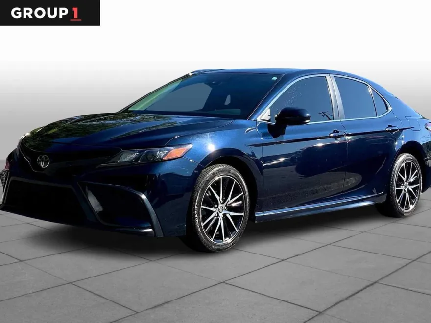 2021 Toyota Camry SE photo 1