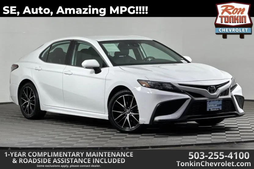 2024 Toyota Camry SE photo 1