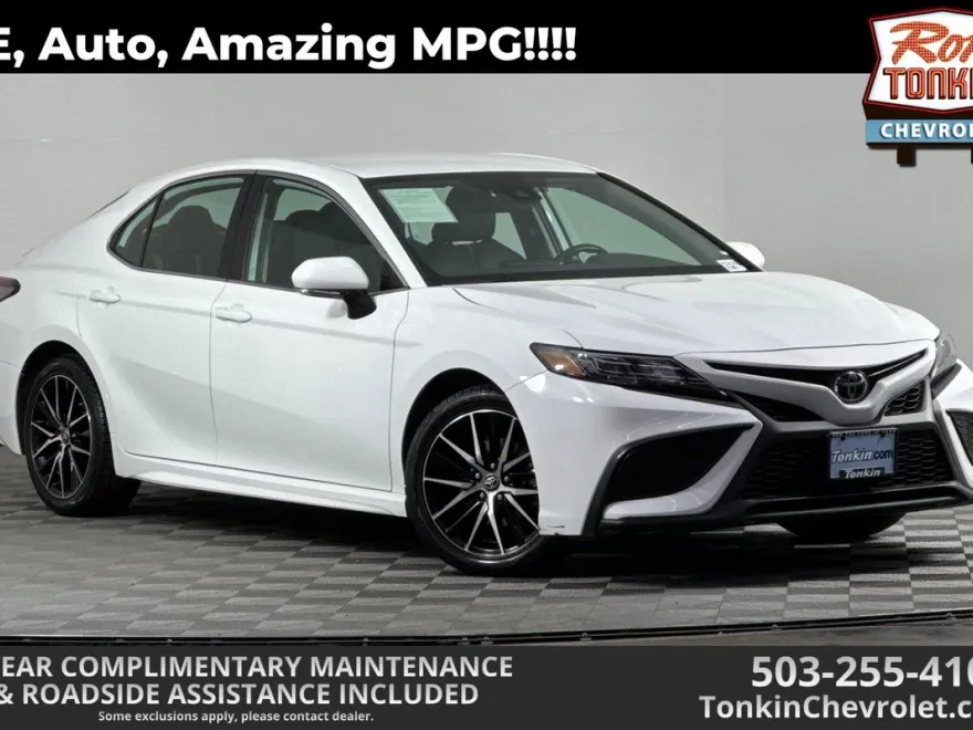 2024 Toyota Camry SE photo 1