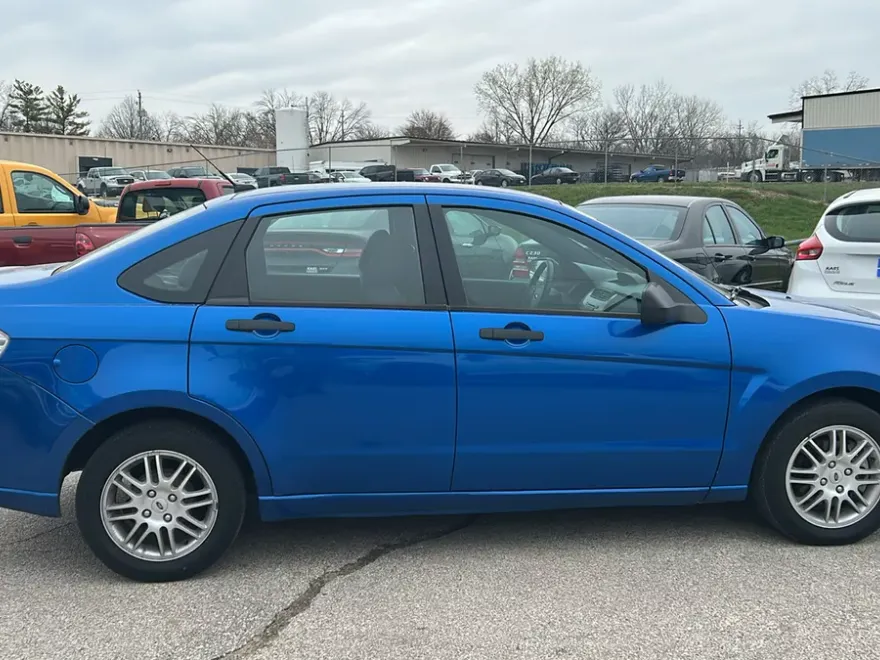 2010 Ford Focus SE photo 1