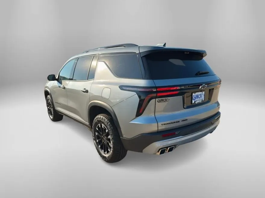 2024 Chevrolet Traverse Z71 photo 1