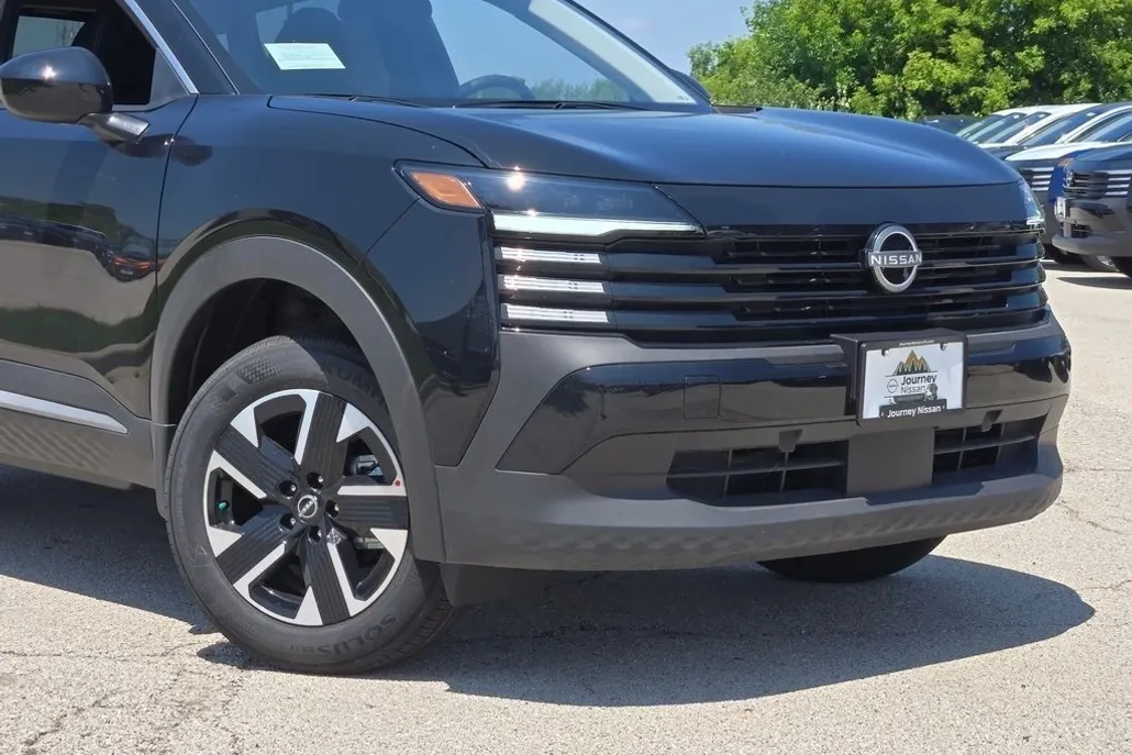 2025 Nissan Kicks SV photo 1