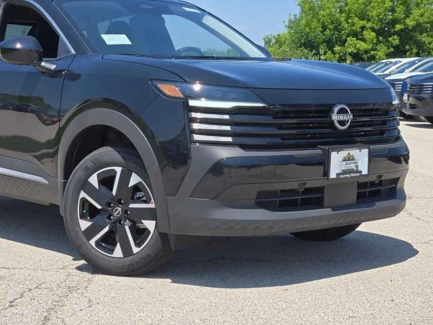 2025 Nissan Kicks SV photo 1