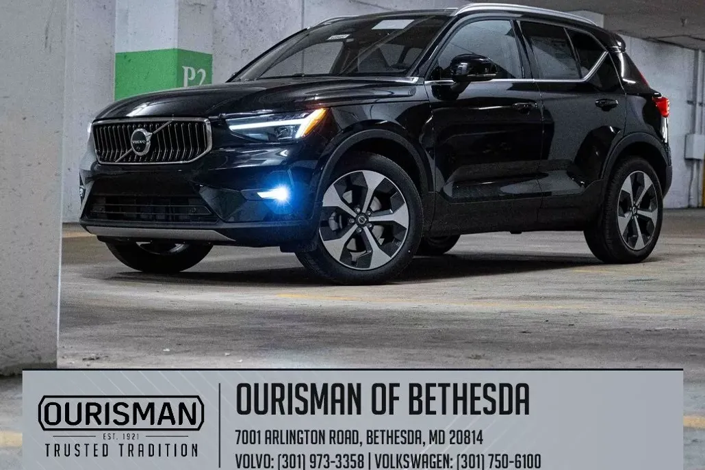 2025 Volvo XC40 Plus photo 1