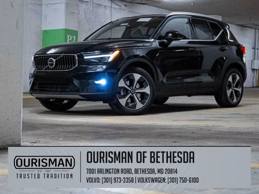 2025 Volvo XC40 Plus photo 1