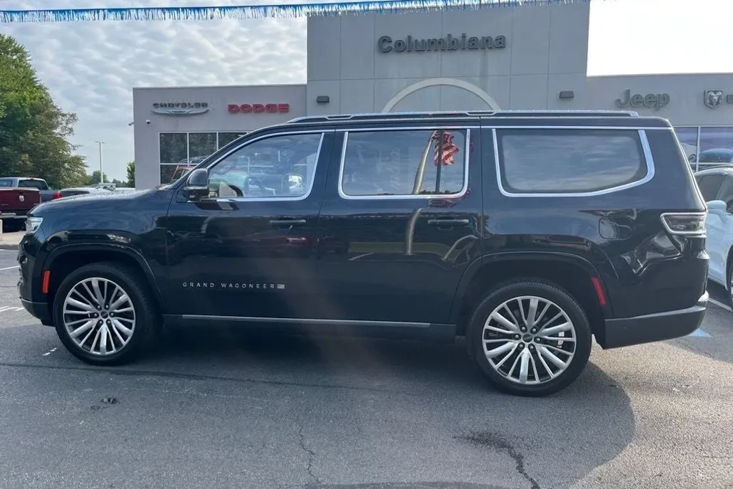 2022 Jeep Grand Wagoneer III photo 1