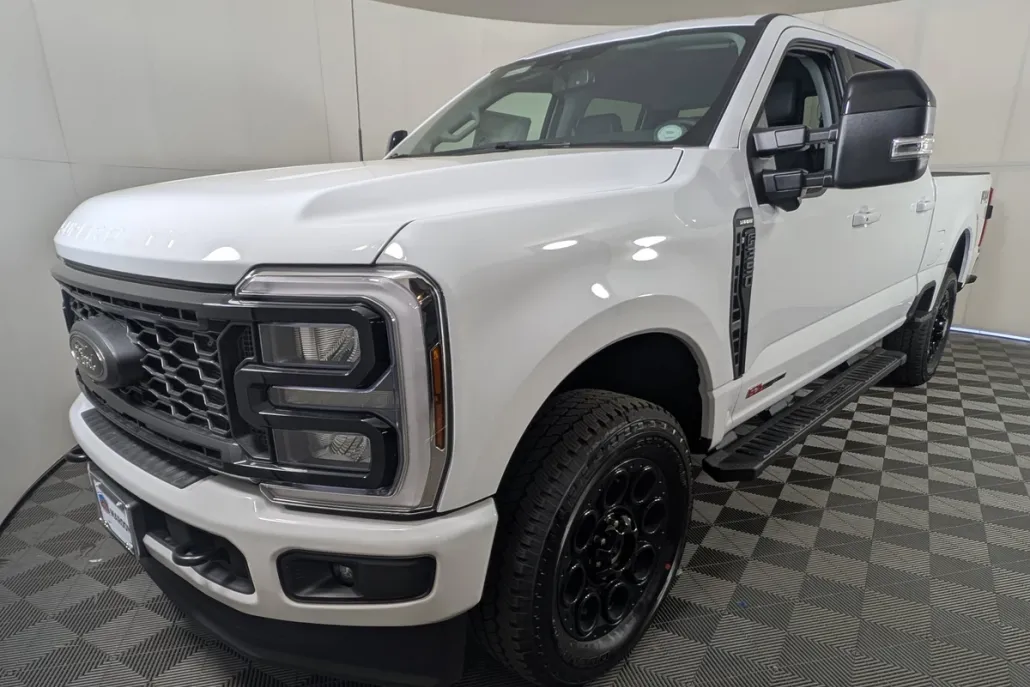 2025 Ford F-350 Lariat photo 1