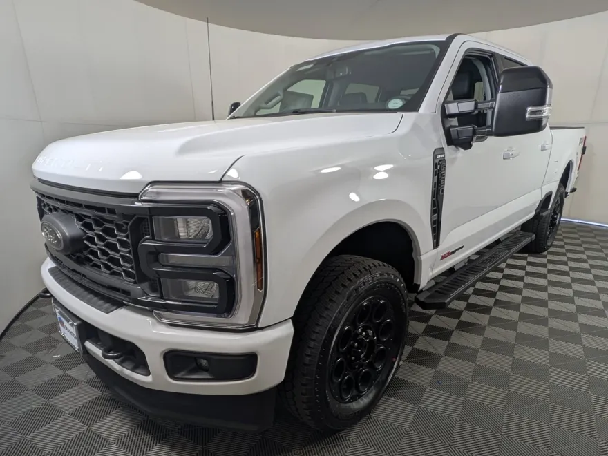 2025 Ford F-350 Lariat photo 1