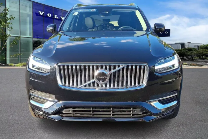 2023 Volvo XC90 AWD Ultimate photo 1