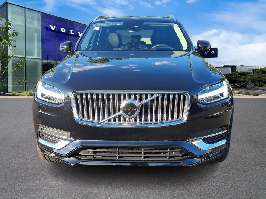2023 Volvo XC90 AWD Ultimate photo 1