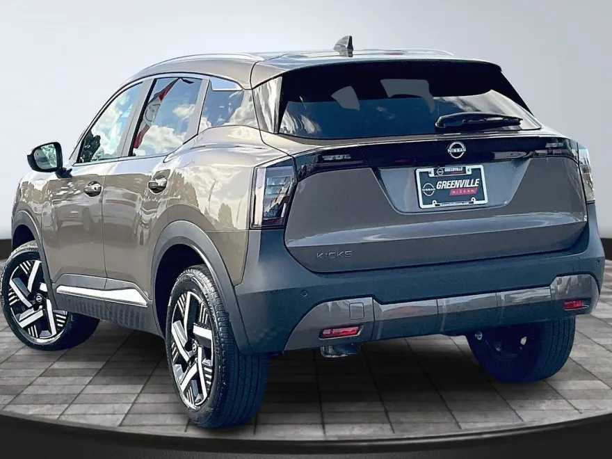 2026 Nissan Kicks SV photo 1