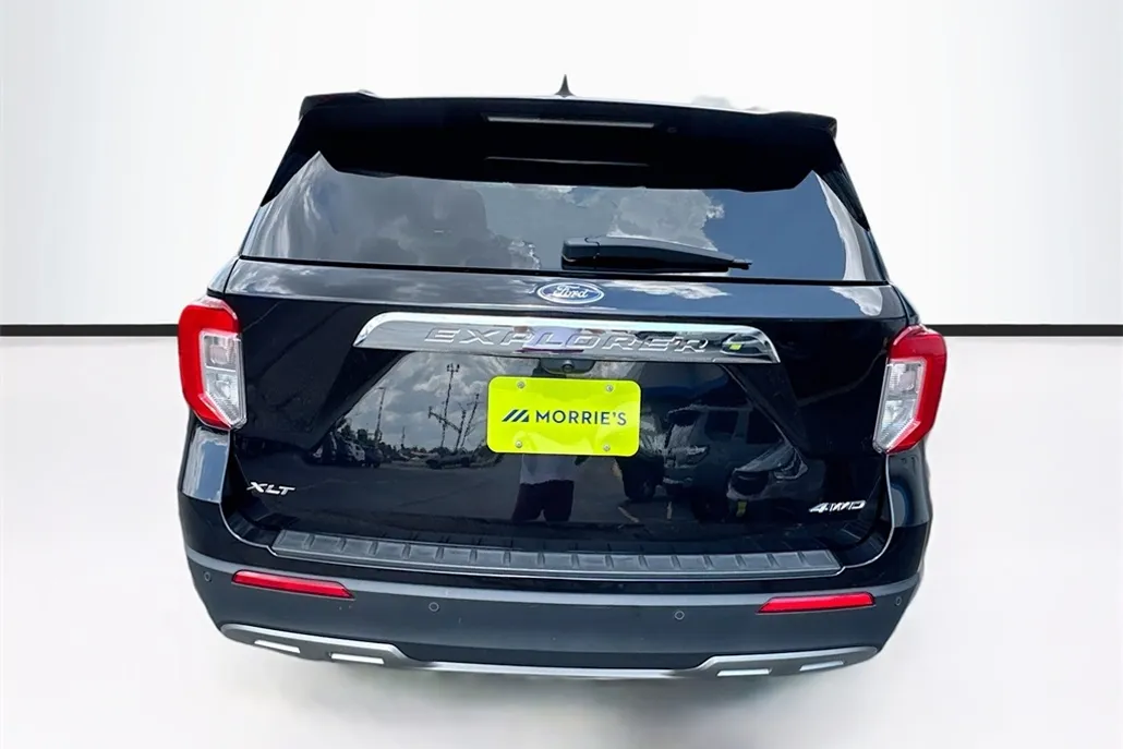 2023 Ford Explorer XLT photo 1