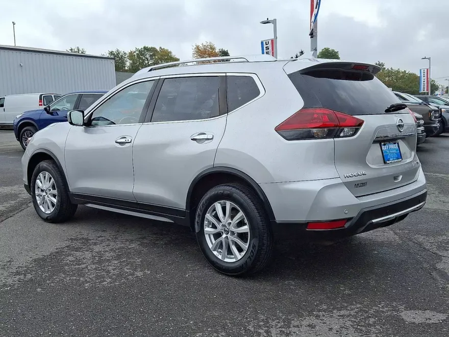 2020 Nissan Rogue SV photo 1