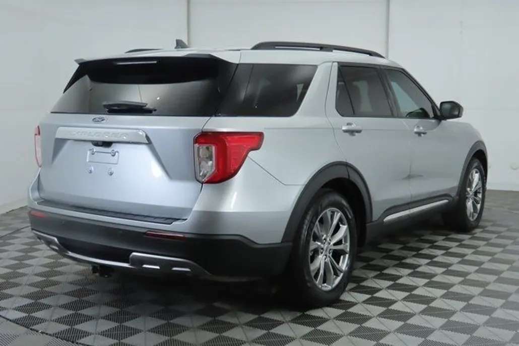 2022 Ford Explorer XLT photo 1