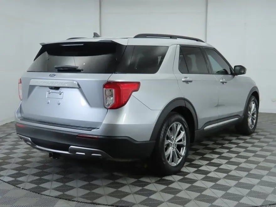 2022 Ford Explorer XLT photo 1