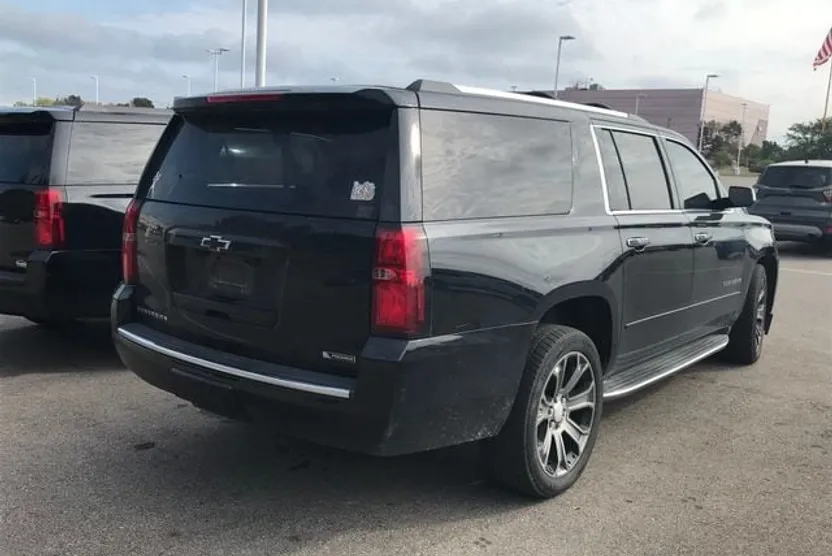 2018 Chevrolet Suburban Premier photo 1