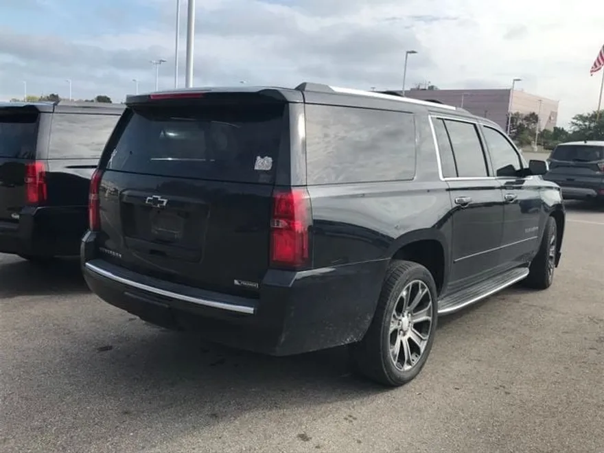 2018 Chevrolet Suburban Premier photo 1