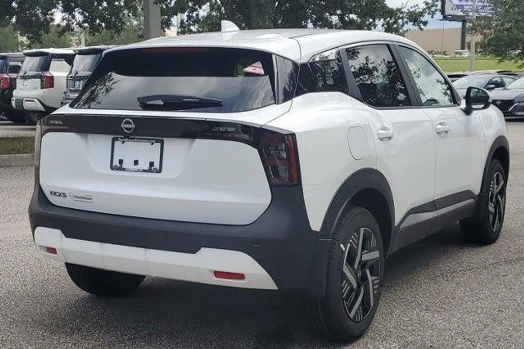 2025 Nissan Kicks SV photo 1