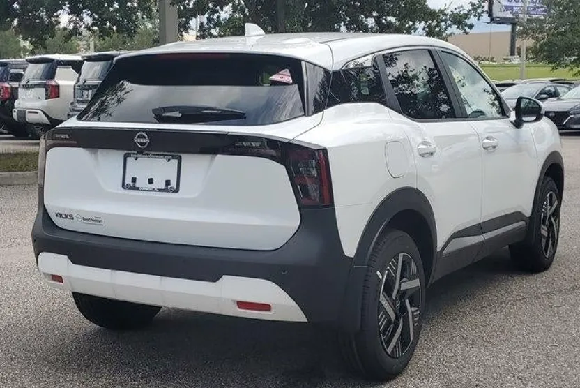 2025 Nissan Kicks SV photo 1