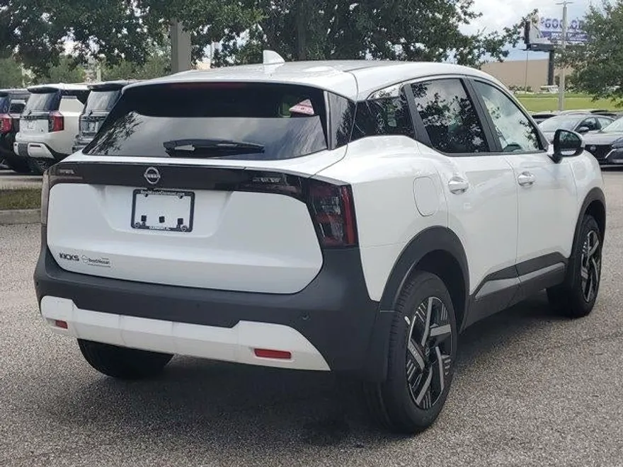 2025 Nissan Kicks SV photo 1