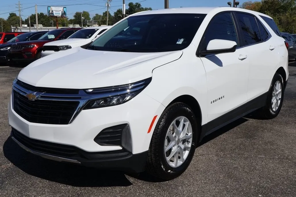 2023 Chevrolet Equinox LT photo 1