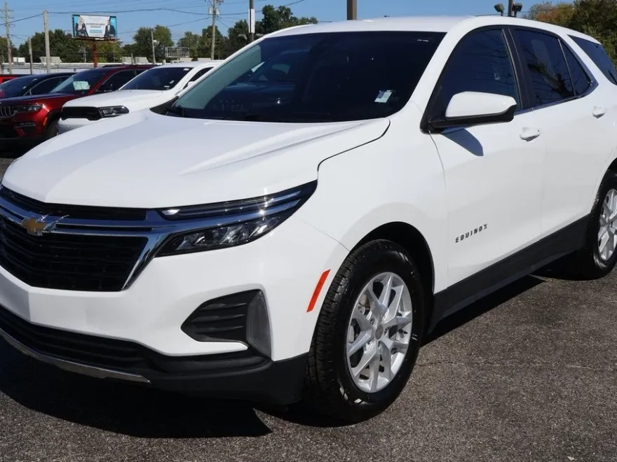 2023 Chevrolet Equinox LT photo 1