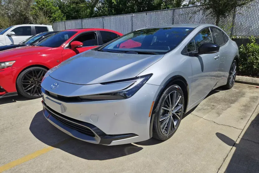 2023 Toyota Prius XLE photo 1