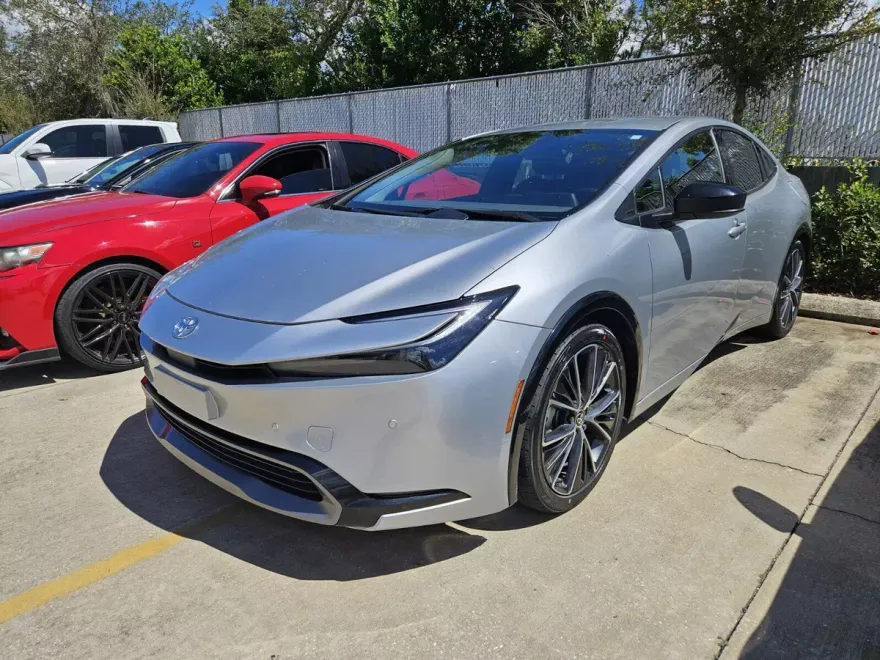 2023 Toyota Prius XLE photo 1